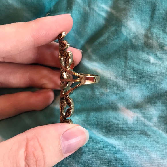 Gold toned knuckle ring - Picture 3 of 5